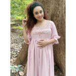 Pearle Maaney Instagram – As you grow closer to Nature… You also grow closer to Yourself… 🌸🌸🌸
.
.
.
Wearing a soft comfortable dress by @peach_me_designs