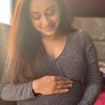 Pearle Maaney Instagram - The world is a Beautiful place little one... ❤️ Can’t wait for you to see it 😘 @srinish_aravind always capturing special moments 📸 . . . Styling @asaniya_nazrin Make up @femy_antony_makeup_artist