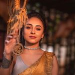 Pearle Maaney Instagram - Don’t wait for light to fall on you...find out where it falls and go stand there ❤️ shine on . . 📸 @daisydavidphotography Styling @ashif_marakkar