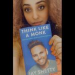 Pearle Maaney Instagram – My Next Read is here! Thank you @jayshetty for sending this copy Across 😊🌸 Wishing you the best and this is only the beginning. 
Taking a moment here to appreciate the effort you put in to stay connected with your people every day through Social media Live Sessions to help them stay Positive and Calm during Challenging times ❤️ 
#ThinkLikeAMonk #JayShetty