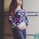 Pearle Maaney Instagram - Always looking Up 😎 Coz that’s where the stars are 😋 🦋 #14weeks 🧿🧿🧿