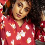 Pearle Maaney Instagram – Love is all we need ❤️ 
.
:
.
Peace love and Music to All 🌸
📸 @clintsoman 
Styling @adampallil