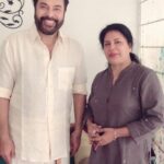 Pearle Maaney Instagram - And... following the Previous post... “When My Amma Met Mammokka... when we went to invite him for my Wedding”. 😊❤️ Happy Birthday Once again !!! 😋😋 @mammootty PS: I look at this pic and all I can say is “Awww”