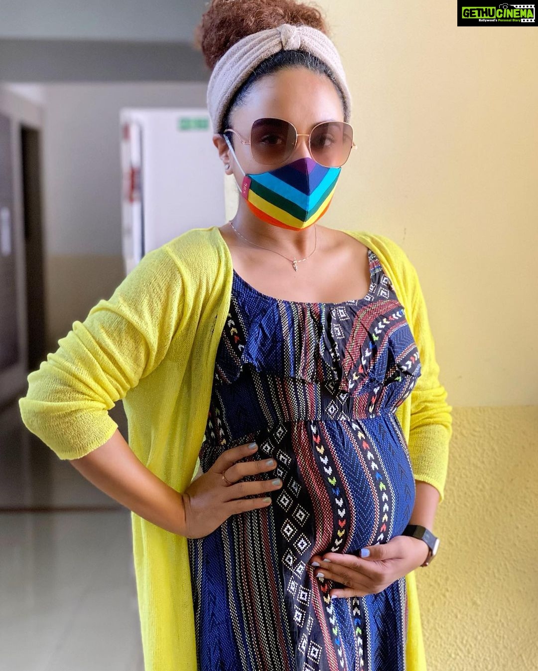Pearle Maaney Instagram - 5 months UPDATE... 😋 🧿🧿 The first trimester was the a bit difficult because I was dealing with a lot of Nausea and the usual pregnancy symptoms. The Second Trimester has been the most fun so far... I feel very energetic... I like cooking, cleaning, driving etc... baby constantly says hi with a small movement so I’ve started connecting more with the little one now... I sing... listen to music... say our little prayers etc... Also I’ve noticed my hand automatically rests around my baby bump these days because my motherly instincts have kicked In so all I think of is... keep the baby safe❤️ anyway.. just felt like sharing how I feel.. and how lucky we feel as a couple to have chosen to bring a new member to this world... 🧿🧿 . 📸 daddy to be... @srinish_aravind