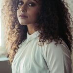 Pearle Maaney Instagram - The best conversation you can have is the one that you have with yourself 🌸 Just keep it Positive and Hopeful ❤️💎