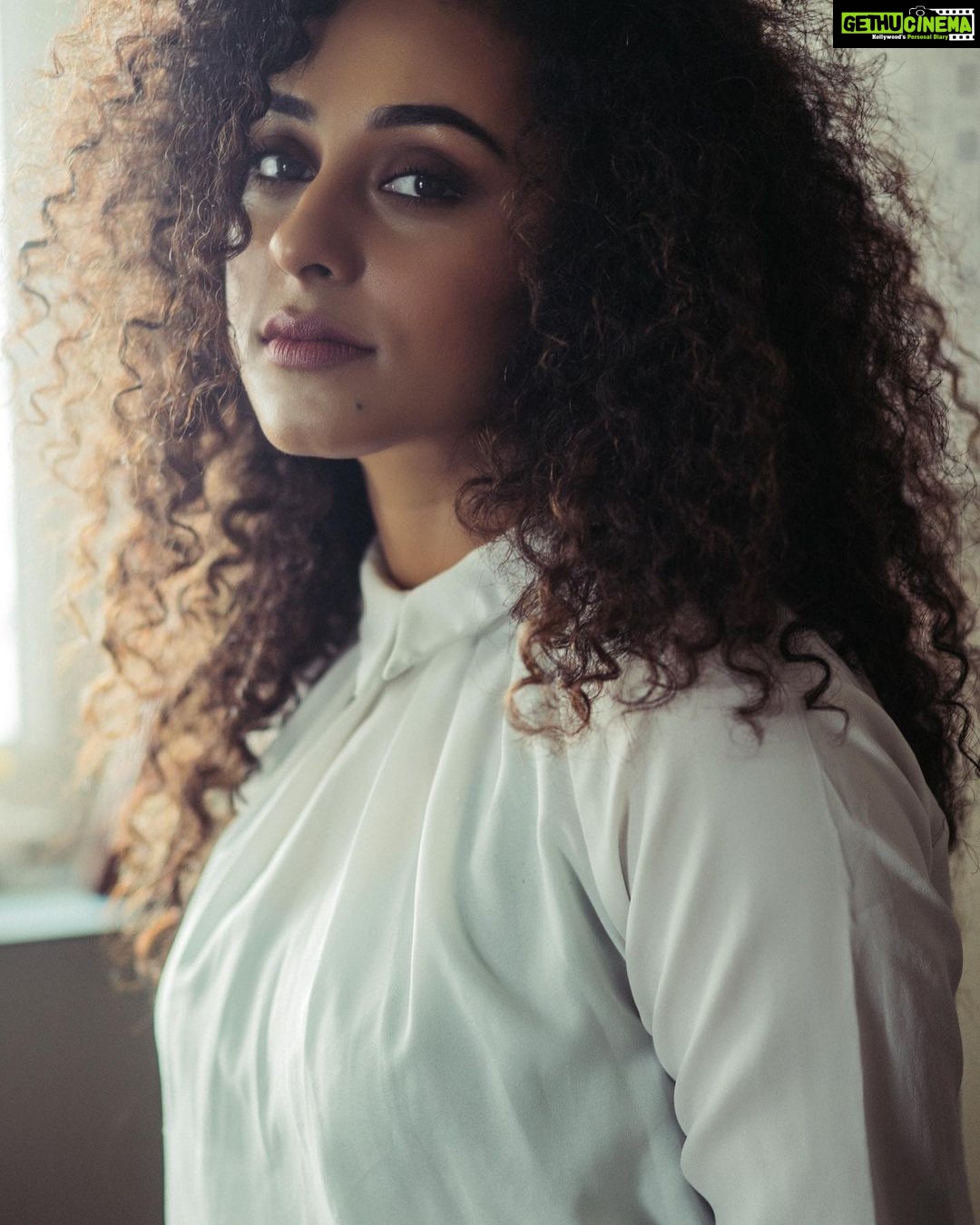 Pearle Maaney Instagram - The best conversation you can have is the one that you have with yourself 🌸 Just keep it Positive and Hopeful ❤️💎