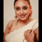 Pearle Maaney Instagram - A Love Message for all my friends, Always Remember the people who made you feel good about yourself.. people who fed you good food wholeheartedly… people who stayed back to make sure you were okay.. the ones who stood with you when you had nothing… the only one who clapped for you after you gave a flop speech on stage… held you close during your bad days… these are the people you should never forget… often these are the people who never expect anything back… they are the ones we usually take for granted…it could be your Mom, your Sister , your husband, your Dad or a good friend… whoever it maybe, call them today and tell them you remembered them because even if you don’t call them or tell them this.. they will always do what they used to do best. Love you unconditionally ❤️🌼 With Love Pearle 🥰 . . Photography : @jiksonphotography wearing: @khajuraho_boutique_ styling : @styledbysmiji Makeup : @samson_lei Decor : @happinessproject_byloc