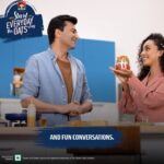 Pearle Maaney Instagram - Find out how to get the perfect balance of nutrition and taste with this Overnight Oats recipe. Only on Kitchen, Khanna & Konversations 3. Now streaming on Disney+ Hotstar. @Quaker_India @disneyplushotstar @vikaskhannagroup #foodgasm #quakeroats #tastemoment #yummy #hotstar #breakfast #kkks3