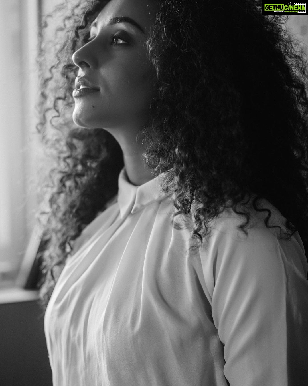 Pearle Maaney Instagram - Love is the most powerful force in the world. Love has no opposite. Love is Love.Remember that, dear one. Love is the most powerful and it holds the answer to everything in life. Love just is. It is the answer to everything. Everything. 🌸