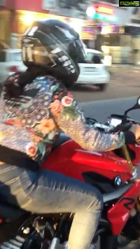 Pearle Maaney Instagram - Thank you Srini for shooting this video 🌸 #bmwg310r