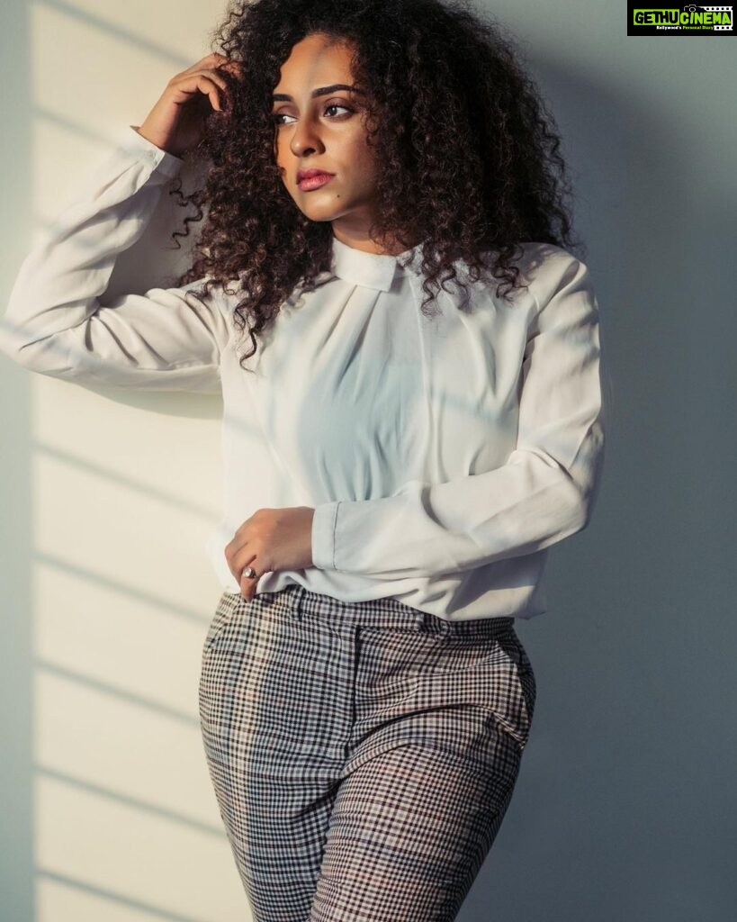 Perly Many Actress Pearle Maaney HD Photos and Wallpapers July 2020 - Gethu Cinema