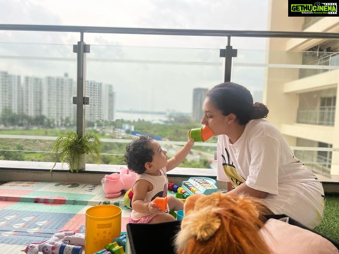 Pearle Maaney Instagram - Chilling with a One Year Old be like 😎 🤡