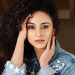 Pearle Maaney Instagram – Sometimes life gets hard but that’s When we need to grow stronger… 😎 Peace Love N Music to All 🌸😘