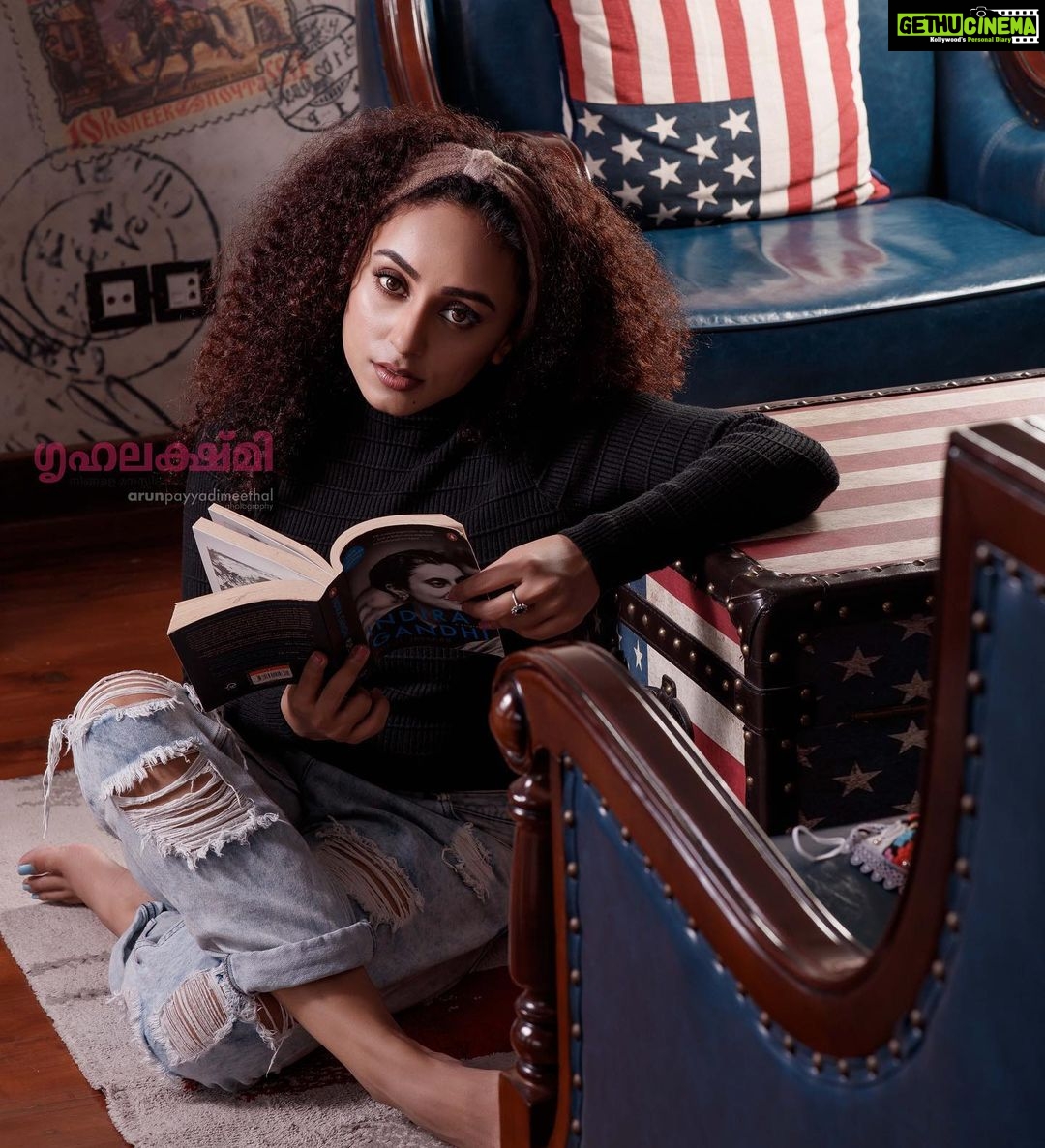 Pearle Maaney Instagram - The greatest Meditation is to think of nothing. If you can Remain Silent without thoughts... Great Power will come. It’s not easy to ask our thoughts to stay quite while it’s been allowed and trained to think 24/7... but with practice... we can ... and when you do... you will learn to take control of your thoughts. Most people are controlled By their thoughts. You are always the Master. So stay in silence... meditate... make time for yourself...❤️ initially when I started this meditation... it was really tough.. my mind would think more than usual when I sat down to practice mental silence... but with time... it started getting easier. U can begin by focusing on your favourite mantra... I say “All is Well.. All is Well... All is Well... All is Well... All is Well... and I keep saying it till I feel... silent in the head”