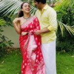 Pearle Maaney Instagram - When you dress up just to sit at home and click pics 😋😋😋❤️ Happy Anniversary to Us @srinish_aravind . . . . Thank you @rachel_maaney for clickin this pic 😘