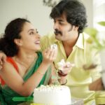 Pearle Maaney Instagram – Every action has an equal / opposite reaction 😀 swipe left 😛🥳 @srinish_aravind .
.
.
📸 @jiksonphotography 
Cake @choconestbakes