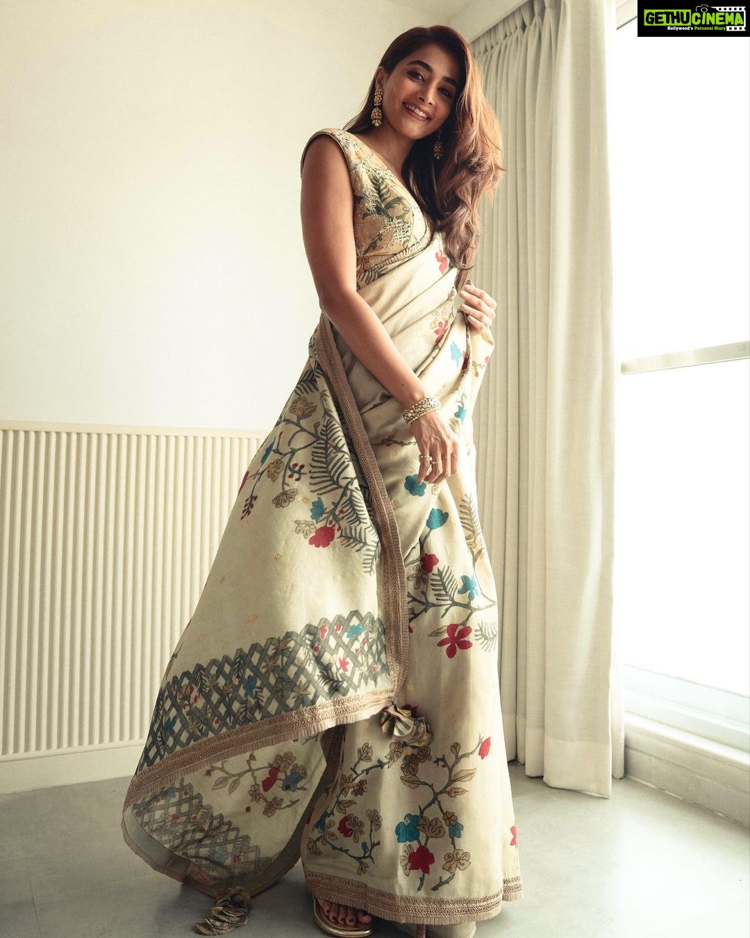 Pooja Hegde Instagram - Beauty and the…. #Beast 😉