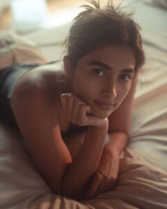 Pooja Hegde Instagram - Namast'ay in bed 😴☺️ #home