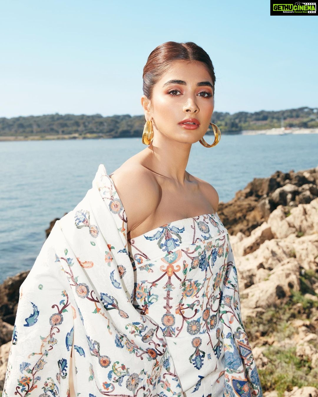 Pooja Hegde Instagram - Just a day in Cannes 🤍😉 #cannes2022