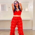 Pooja Jhaveri Instagram - Starting the “#may “ with a “may be, why not !!” . . May for madness ! Just being the real me… 😃 . @akash_sky_kumar made me do it 😁 . . #trending #trendingreels #dancereels #grooving #bhojpuri #trendingsongs