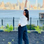 Pooja Jhaveri Instagram - Just the happy me ! . . #signaturepose #livingmybestlife #newyork #cityofdreams #usa #usdiaries #nofilter New York City, N.Y.