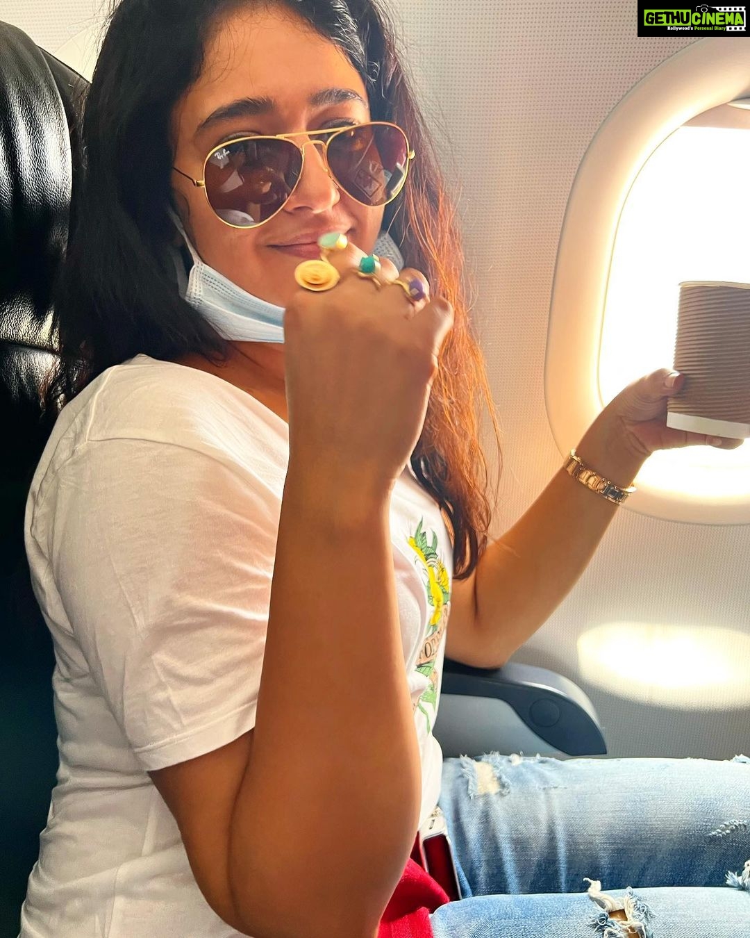 Poonam Bajwa Instagram - Cant eat as many Gems so wearing them on my fingers🤣!Thank you @hairstylebynisha for these crystals …they are cheering me up already 😆🥰new found obsession #socalledgrownup#keralabound#workmodealmoston# Chhatrapati Shivaji International Airport Mumbai T2