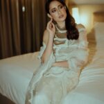 Pragya Jaiswal Instagram - Shine on ✨🤍 Saree @archanaraolabel Make up & hair @sandysartistry Pictures @shreyansdungarwal