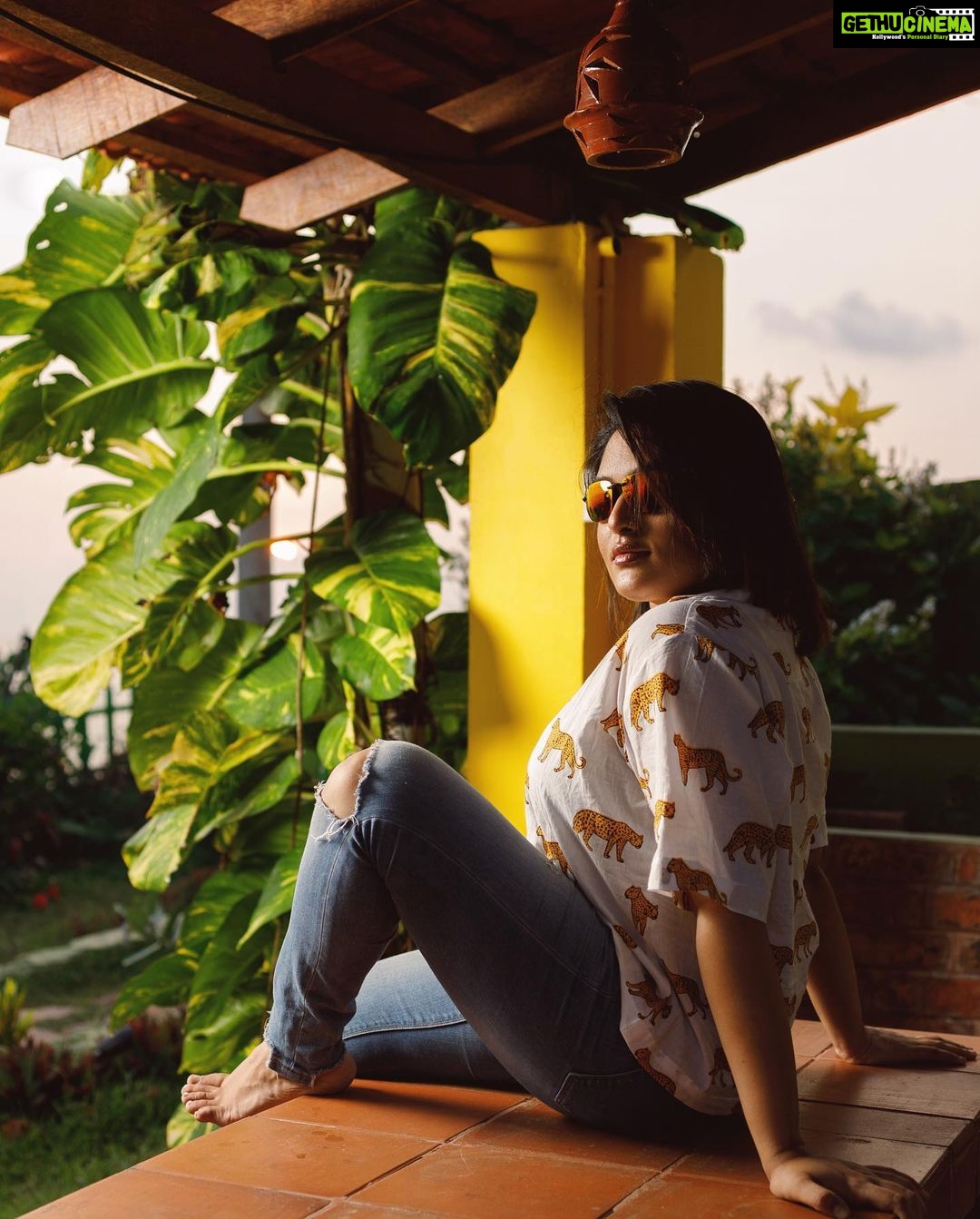 Prayaga Martin Instagram - Young, WILD and Free... meet my boy! @privaseabeachvilla for @officialmauijim from @thespectaclecompany_kochi wearing @l_zaba Team-mate @anandhuofficial #mauijim #mauijimsunglasses #mauijimsunnies #leopardfashion #staywild Privasea Beach Villa Varkala