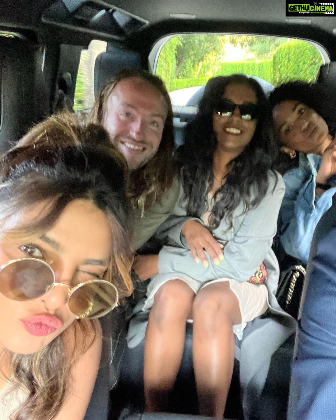 Priyanka Chopra Instagram - What a day! With Awesome friends watching an awesome friend do what he does best! @virdas you r so brave and so inspiring to me! Not to mention had me in tears laughing!! Thx for having us! #2abclub Also love having u in La @pearlthusi come back soon! @cavanaughjames r u finally moving too? Love u too @divya_jyoti 😆 The Theatre at Ace Hotel DTLA