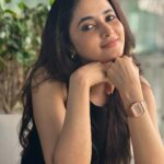 Priyanka Mohan Instagram - 🖤 Dubai, United Arab Emiratesدبي