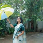 Priyanka Nair Instagram – #mohamkondunjan ❤️
@subhashkowdiar
@fairsalon
@kerala_bygone_fashion
@lotus_herbals
#lotus#reels#reelsinstagram#janaki#priyankanair#saree#sareelove#instagramreels#keralasaree#actress#rain#rainday
