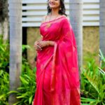 Priyanka Nair Instagram - Photography - @shalupeyad Makeup and Hairstyle - @fairsalon Saree - @kasavumall Blouse - @aanunobby #photoshoot #sareelove