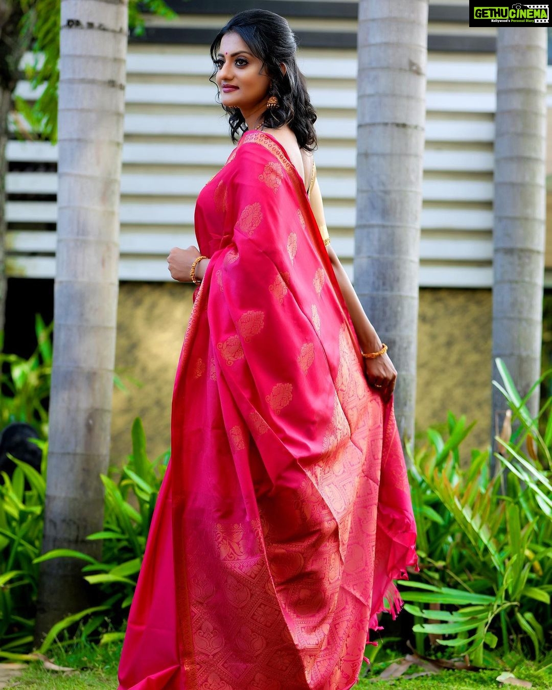 Priyanka Nair Instagram - Photography - @shalupeyad Makeup and Hairstyle - @fairsalon Saree - @kasavumall Blouse - @aanunobby #photoshoot #sareelove
