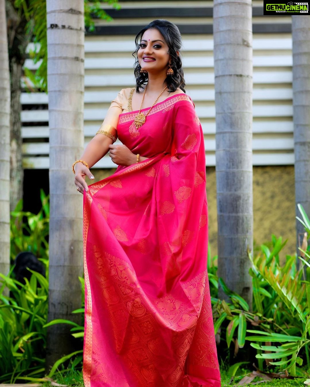 Priyanka Nair Instagram - Photography - @shalupeyad Makeup and Hairstyle - @fairsalon Saree - @kasavumall Blouse - @aanunobby #photoshoot #sareelove