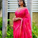 Priyanka Nair Instagram - Photography - @shalupeyad Makeup and Hairstyle - @fairsalon Saree - @kasavumall Blouse - @aanunobby #photoshoot #sareelove