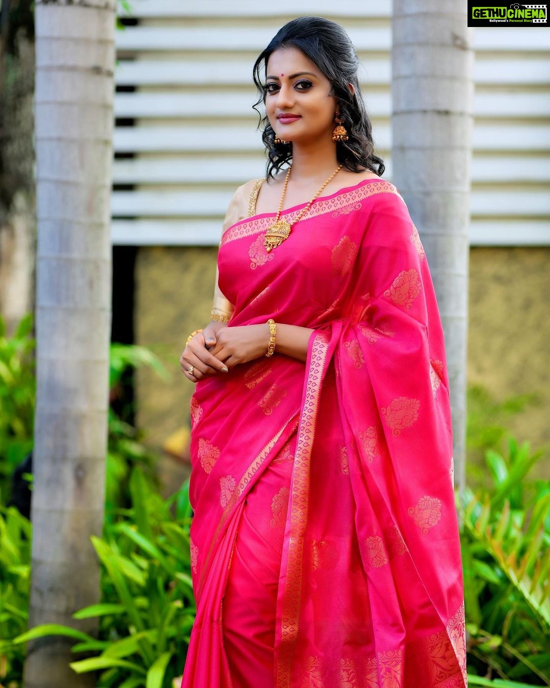 Priyanka Nair Instagram - Photography - @shalupeyad Makeup and Hairstyle - @fairsalon Saree - @kasavumall Blouse - @aanunobby #photoshoot #sareelove