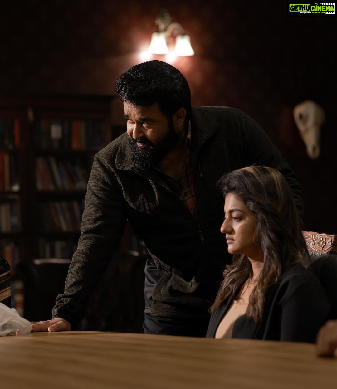 Priyanka Nair Instagram - Happy Birthday Lalettaa 😍 📸 @bennet_m_varghese Chandrasekhar and Annie ☺️ #happybirthdaylalettaa #happybirthdaymohanlal #lalettan #mohanlal #12thman #priyankanair