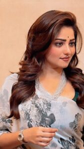 Rachita Ram Instagram - Whatever is good for your soul,do that!🤍 
 .
 .
 .
 Wearing : @kankatala_
Neck piece : @maayakriya
Styling : @stilerush_by_varshinijanakiram 
Makeup : @mohanrao931
Hair: @paramesh_hairstylist