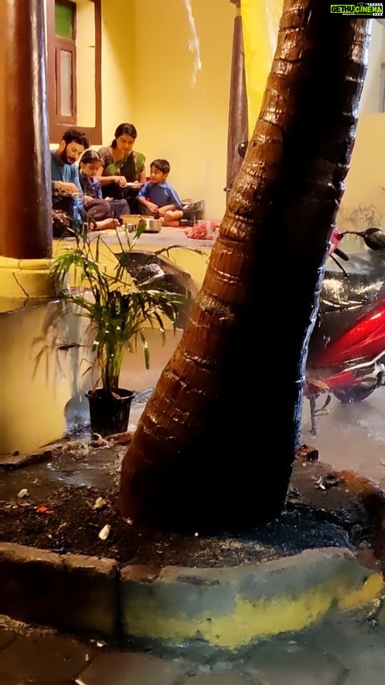 Rachitha Mahalakshmi Instagram - Adathu rain effect scene lae naenaya neengal ready aaaaaa âī¸đ§ī¸âđŠī¸ : Makings nd d hardwork by d crew nd our team to get it rit... đĒ : #idhusollamarandhakadhai @vishnuvijay_offl @arshu.cutiepie @saathvik_dev @priyadarshini_pandian @natarajannats Keep going đĒđđđđ no matter what... One day for sure we'll get recognised..... đđđ @colorstvtamil 9 pm !