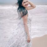 Rachitha Mahalakshmi Instagram – Let d sea 
Set you free…. 🌊 
:
😉😉😉😉
@_harini_captures