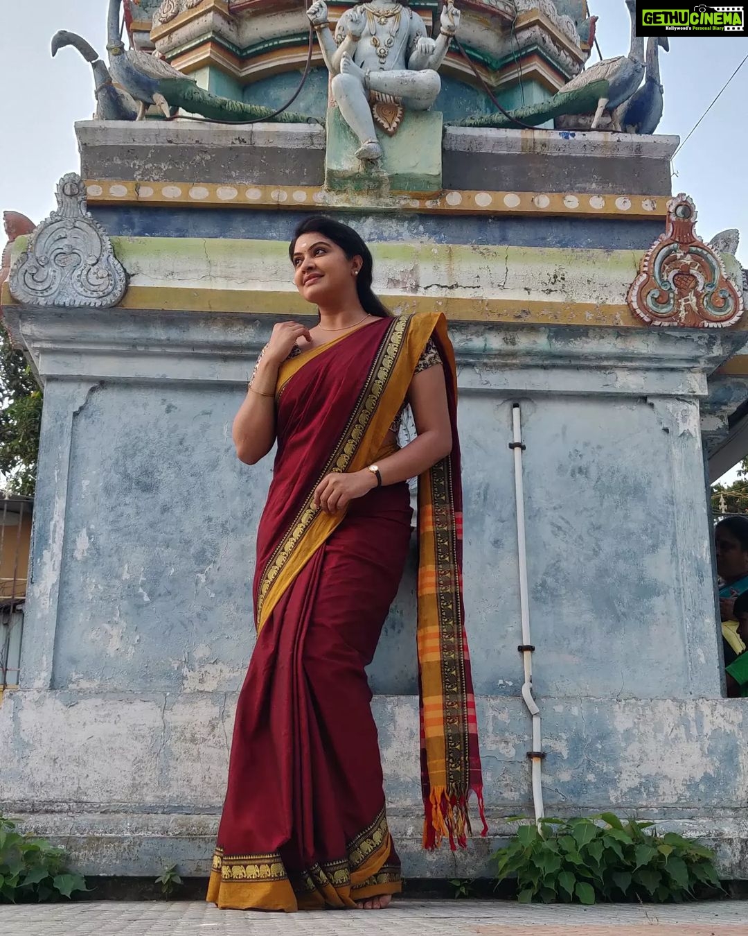 Rachitha Mahalakshmi Instagram - They say there is a shade of red for every woman....... And ya they said that right.... 🔥 : #sareelove @nethraa_xclusiv ❤️ : #idhusollamarandhakadhai #supportwomenentrepreneurs🙋🏼💪🏻
