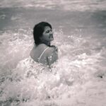 Rachitha Mahalakshmi Instagram - Let d sea Set you free.... 🌊 : 😉😉😉😉 @_harini_captures