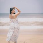 Rachitha Mahalakshmi Instagram - Let d sea Set you free.... 🌊 : 😉😉😉😉 @_harini_captures