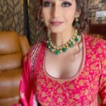 Ragini Dwivedi Instagram - You glow, birthday girl ✨💗💗 #stayblessed Makeup & hair: @pkr_makeupnmore #reels #reelsinstagram #instadaily #reel #trendingreels #raginidwivedi #birthdaygirl Bangalore, India