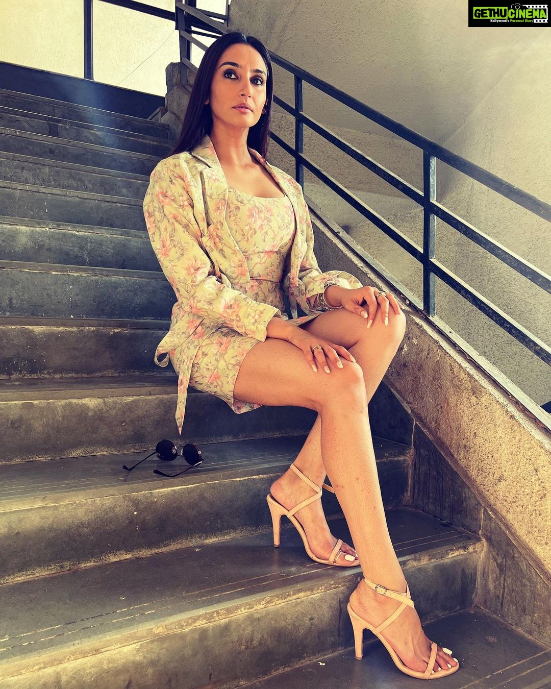 Ragini Dwivedi Instagram - SUMMER ❣️ Outfit n styling @rudrakshdwivedi Shot by @rudraksh_dwivedi #raginidwivedi #summervibes #summer #summeroutfit #summerstyle #potd #positivevibes #positivenewsdaily #india #instagram #instagood #instadaily #instafashion #viral #poser #actor #influencer Mumbai, Maharashtra