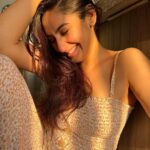 Ragini Dwivedi Instagram - SUNSHINE ☀️ Shot by @rudraksh_dwivedi #raginidwivedi #sunshinegirl #sunshine🌞 #positivenewsdaily #positivevibes #instagood #instagram #instafashion #instamood #mumbaidiaries #love #light Mumbai, Maharashtra