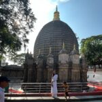 Ragini Dwivedi Instagram - JAI MAA ❣️ You are a golden goddess beautiful and kind All my energies and spirit restored #raginidwivedi #kamakhya #maa #spirituality #spiritualawakening #positivevibes #lovenlight #poser #india #instagram #instagood #insta #templesofindia #templevisit #love #instamood Kamakhya Temple, Guwahati, Assam