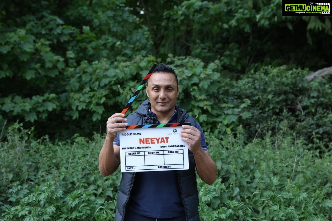 Rahul Bose Instagram - When the cast and director are cool, there really is nothing to do but clap. Thank you @abundantiaent for such fun. #Neeyat, Filming Begins π¬ @directormenon @primevideoin @ivikramix @balanvidya @iamramkapoor @neerajkabi @shahanagoswami @dipannitasharma @amupuri @shashank.arora @mostlysane @Danesh.Razvi