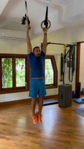 Rahul Bose Instagram - And so the masochism continues. Just when I thought this was one of the simpler sets, Neville Wadia decided to have me lower myself over 25 seconds.  Talking about sinking to new depths. But there’s good news : let’s just say we #SoleusSufferers have banded together to take Neville down. Watch this space. @soleusmoves #revengewillbesweet