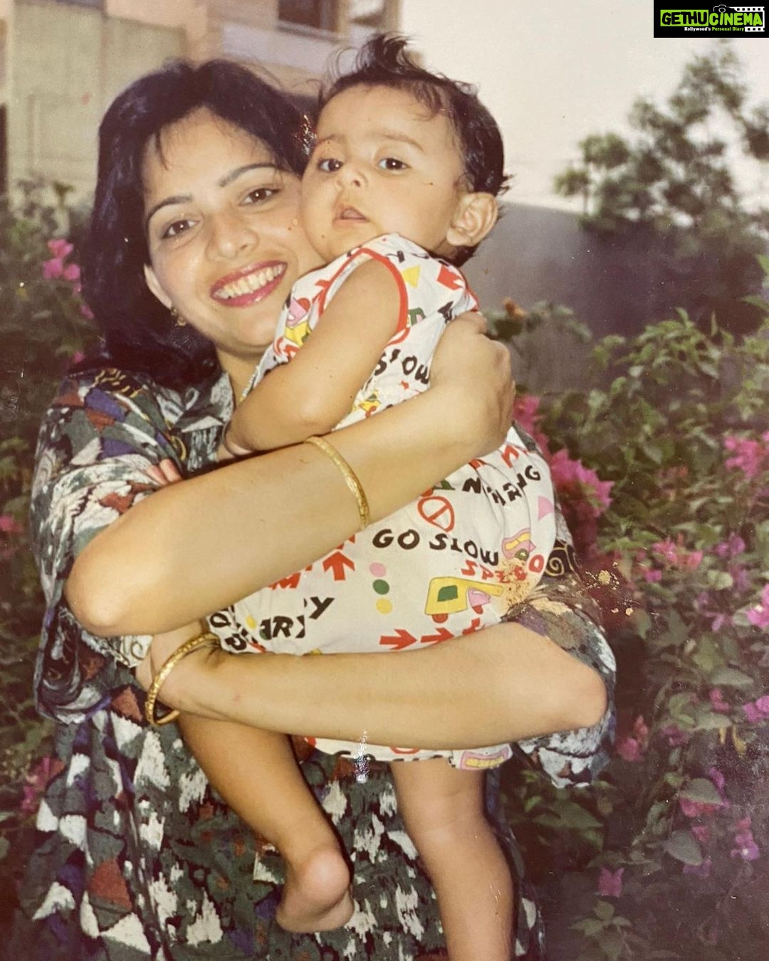 Rakul Preet Singh Instagram - My dear mom, no words can ever express how much I love you .. you are the definition of unconditional love and I’m blessed to feel that love. ❤️❤️❤️ you are my forever cheerleader, my shoulder to lean on , my best friend , my confidante .. thankyou for being a giver and thankyou for making us strong , independent, fearless, selfless and loving ❤️❤️ I love you infinity 🤗🤗😘😘 # but everyday is ur day mother 😘😘 @ri.ni112